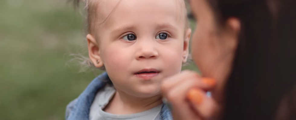 Les puces piquent les enfants
