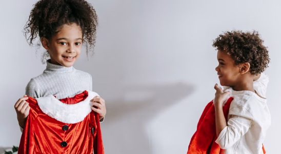 Quand les enfants commencent-ils à choisir leurs vêtements ?