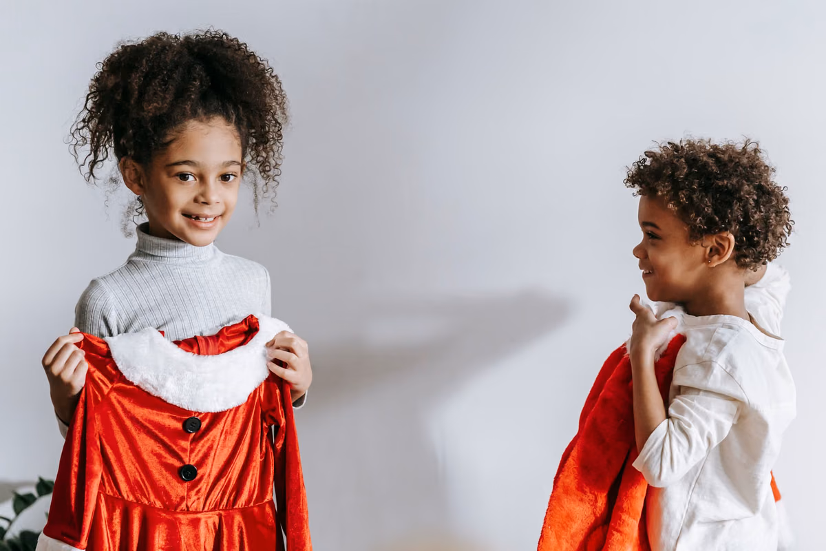 Quand les enfants commencent-ils à choisir leurs vêtements ?